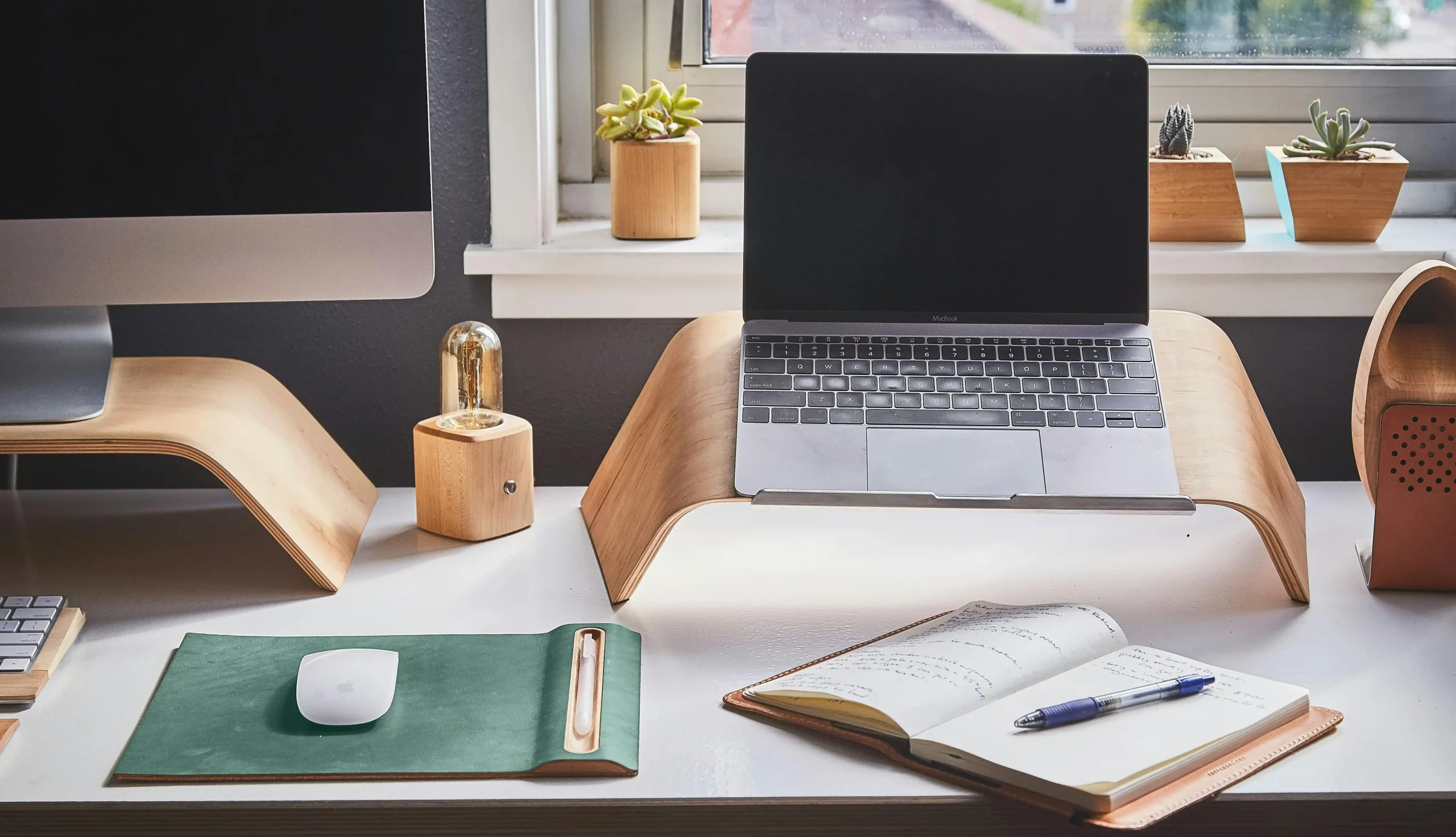 Why a Well-Organised Desk Can Transform Your Workday